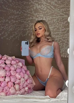 Реальные фото Карина фото 100%